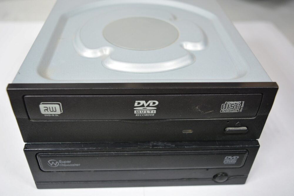 Привод DVD-RW SATA в ассортименте