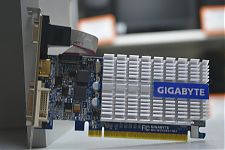 Видеокарта GeForce GIGABYTE GT210 1Gb DDR3 64bit